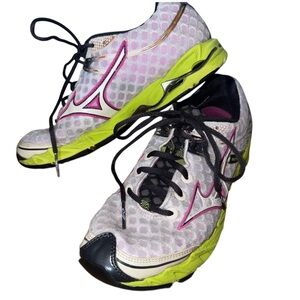 Mizuno White & Green & Pink Athletic Running Shoe w/ Breathable Mesh - Womens 8